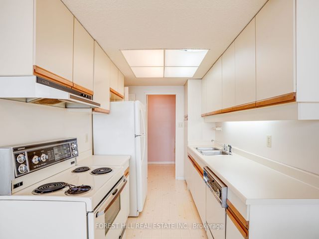 904 - 3000 Bathurst St