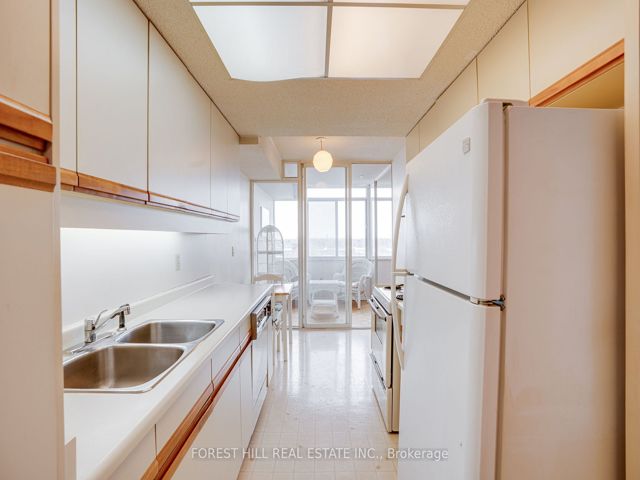 904 - 3000 Bathurst St