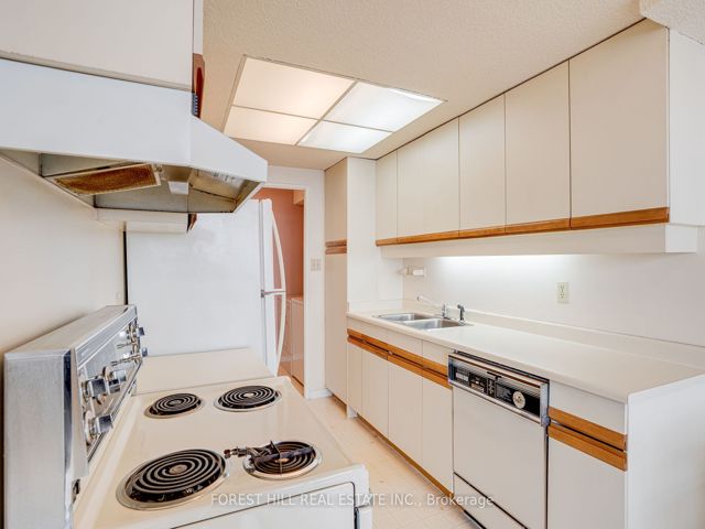 904 - 3000 Bathurst St