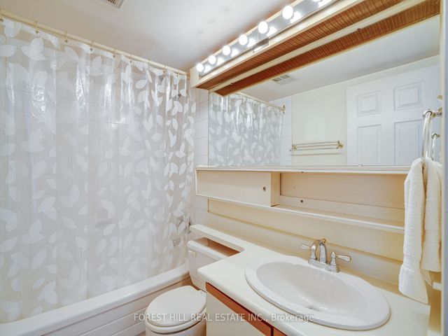 904 - 3000 Bathurst St