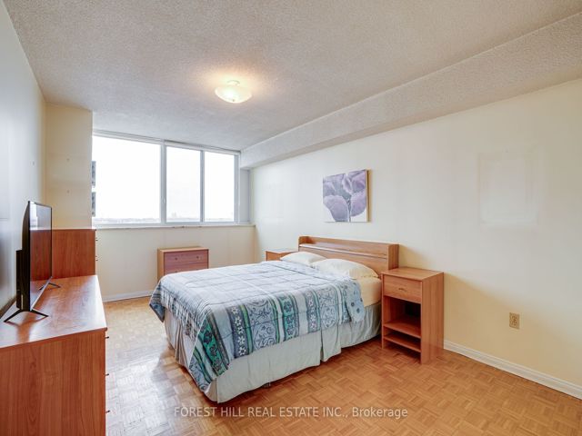 904 - 3000 Bathurst St