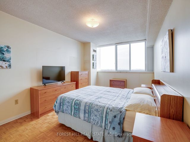 904 - 3000 Bathurst St