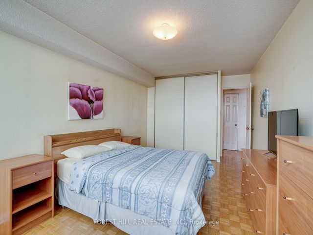 904 - 3000 Bathurst St