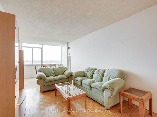 904 - 3000 Bathurst St