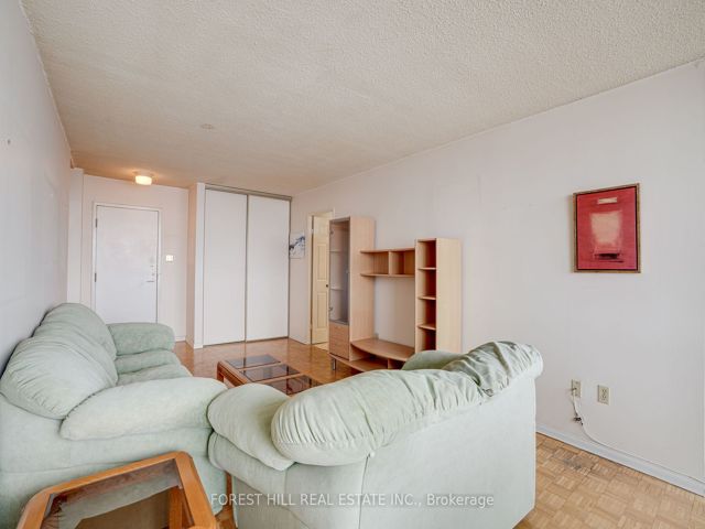 904 - 3000 Bathurst St