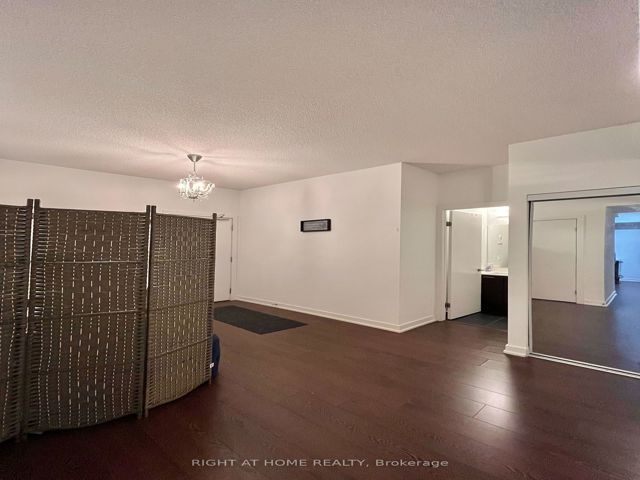 201 - 20 Bruyeres Mews