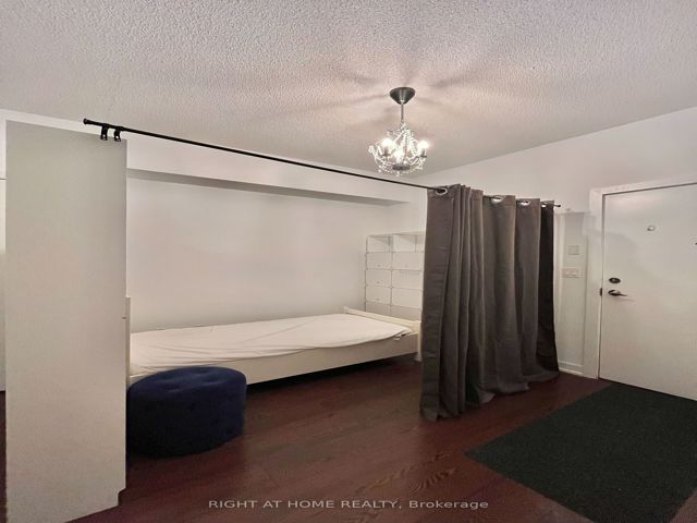 201 - 20 Bruyeres Mews
