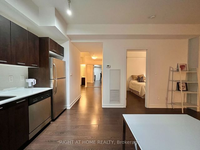 201 - 20 Bruyeres Mews