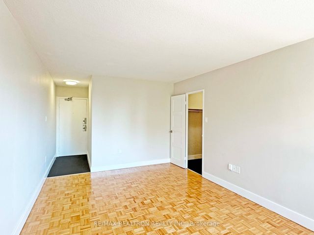 301 - 1500 Bathurst St