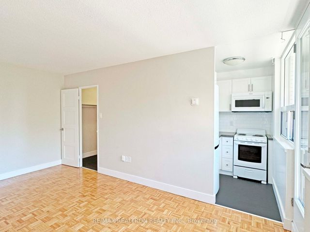 301 - 1500 Bathurst St