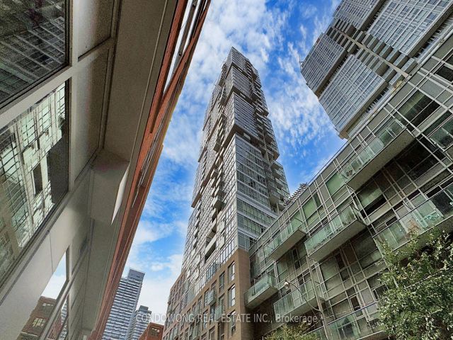 502 - 30 Nelson St