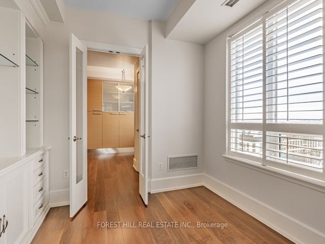 1604B - 660 Sheppard Ave E