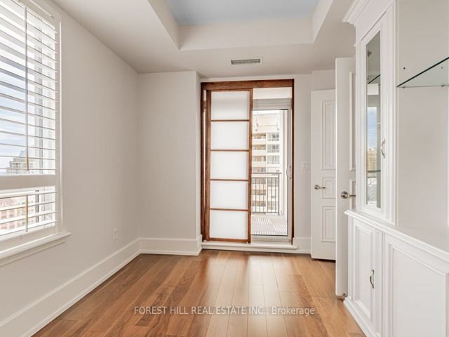 1604B - 660 Sheppard Ave E
