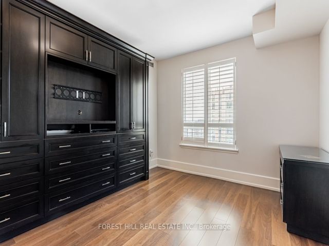 1604B - 660 Sheppard Ave E