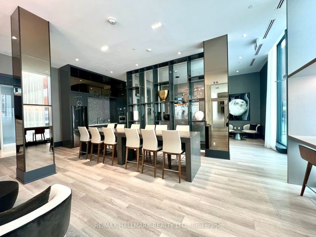 407 - 250 Lawrence Ave W