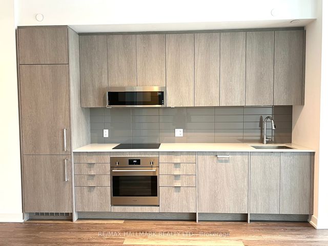 407 - 250 Lawrence Ave W
