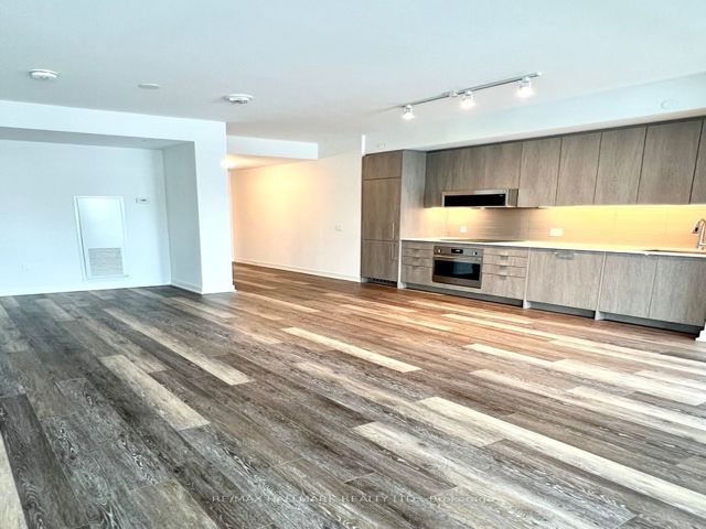 407 - 250 Lawrence Ave W
