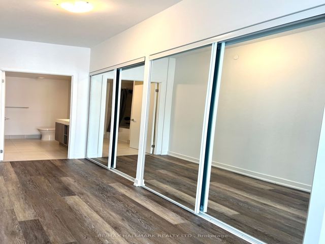 407 - 250 Lawrence Ave W