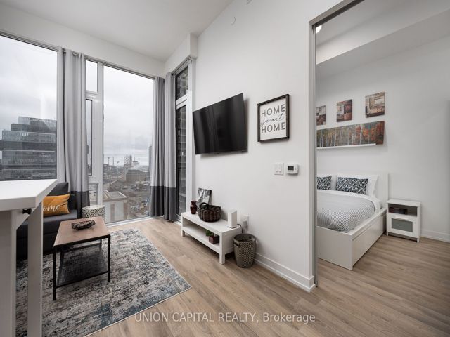 1313 - 158 Front St E
