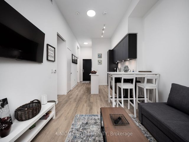 1313 - 158 Front St E
