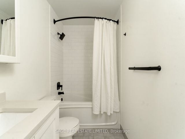717 - 333 Adelaide St