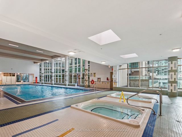 509 - 33 Bay St