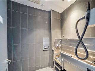 223 - 161 Roehampton Ave