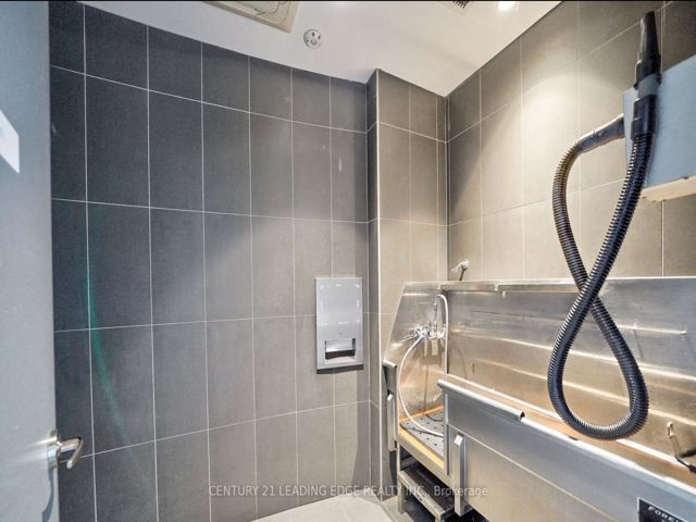 223 - 161 Roehampton Ave
