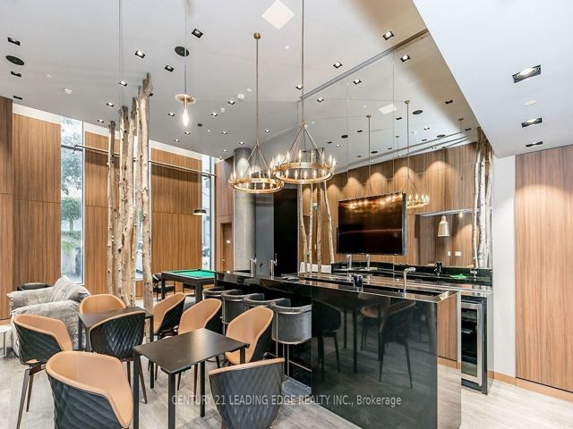223 - 161 Roehampton Ave