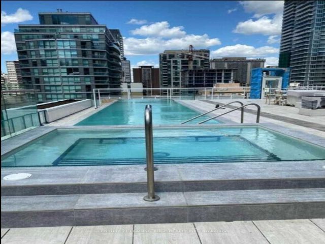 223 - 161 Roehampton Ave