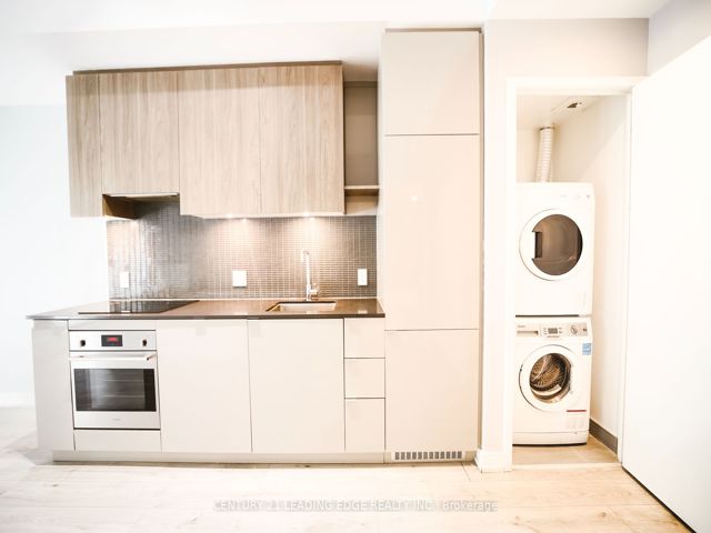 223 - 161 Roehampton Ave