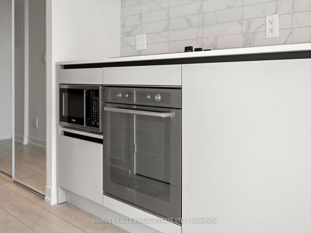 2105 - 55 Mercer St