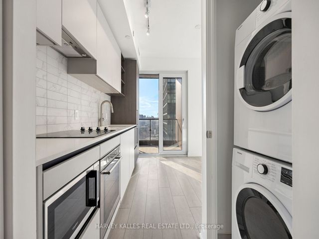 2105 - 55 Mercer St