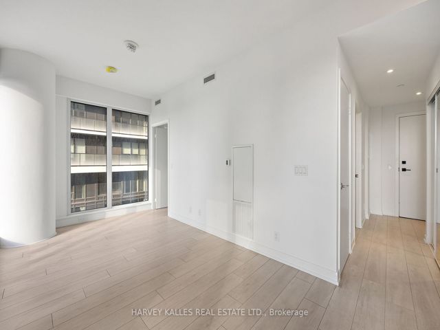2105 - 55 Mercer St