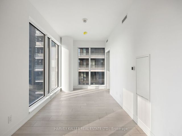 2105 - 55 Mercer St