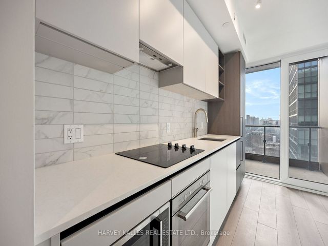 2105 - 55 Mercer St