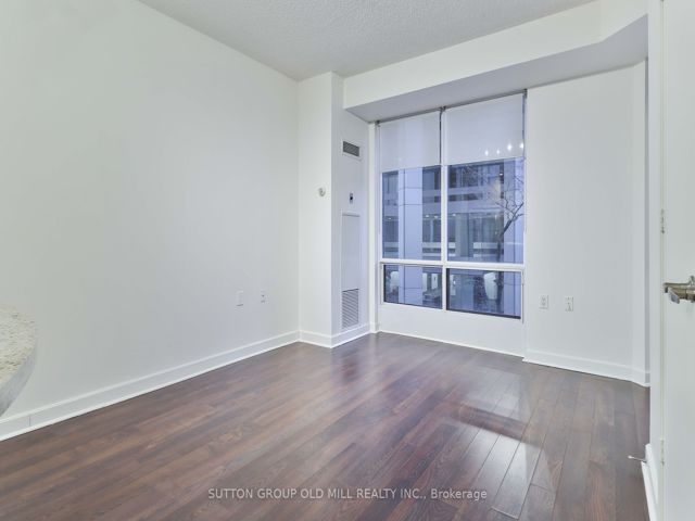 208 - 85 Bloor St E