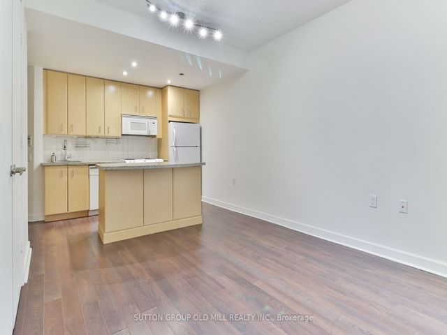 208 - 85 Bloor St E