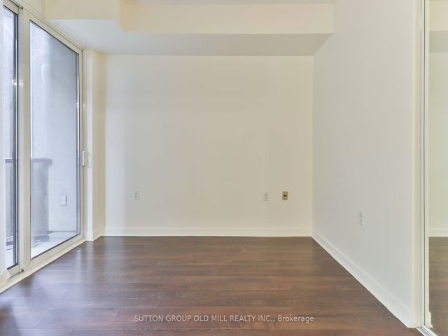 208 - 85 Bloor St E
