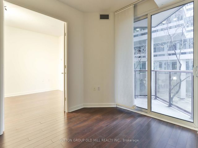 208 - 85 Bloor St E