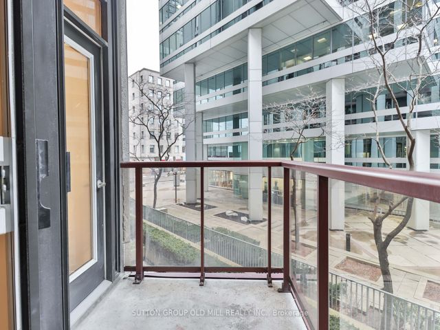 208 - 85 Bloor St E