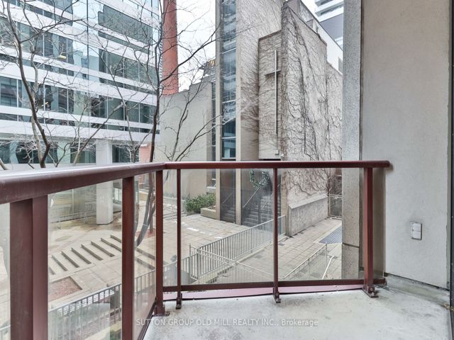 208 - 85 Bloor St E