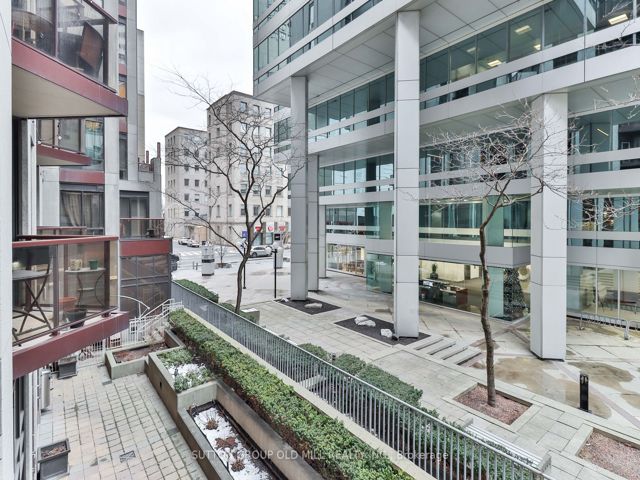 208 - 85 Bloor St E