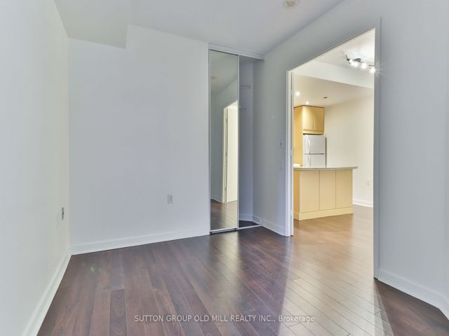208 - 85 Bloor St E