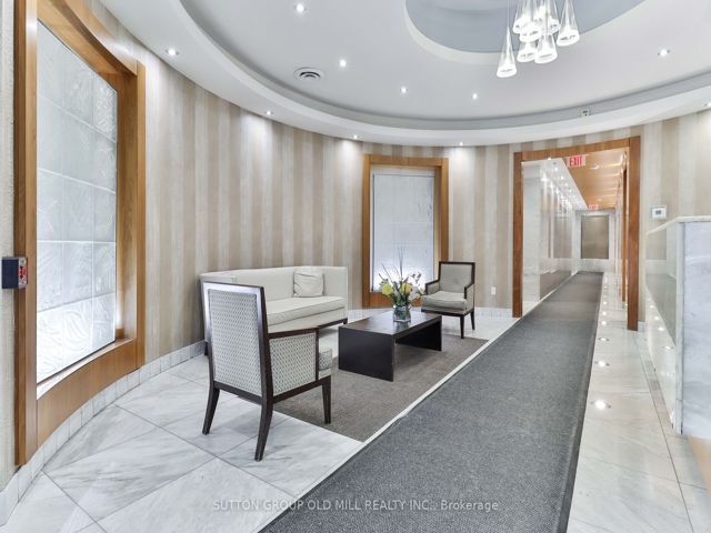208 - 85 Bloor St E