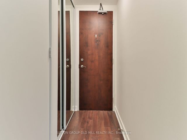 208 - 85 Bloor St E