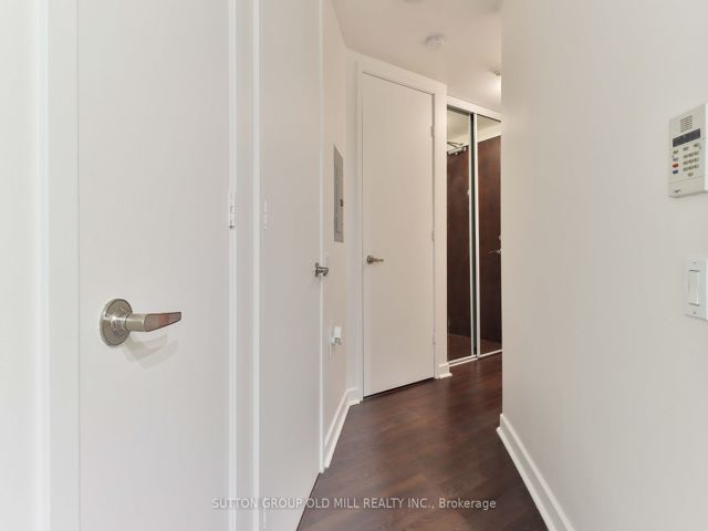 208 - 85 Bloor St E