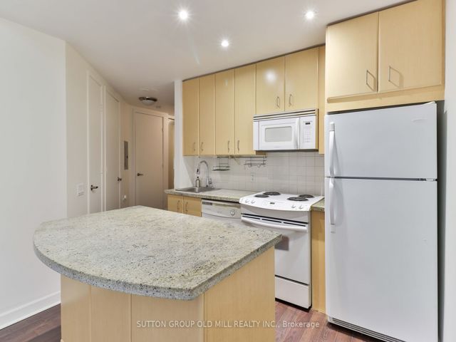 208 - 85 Bloor St E