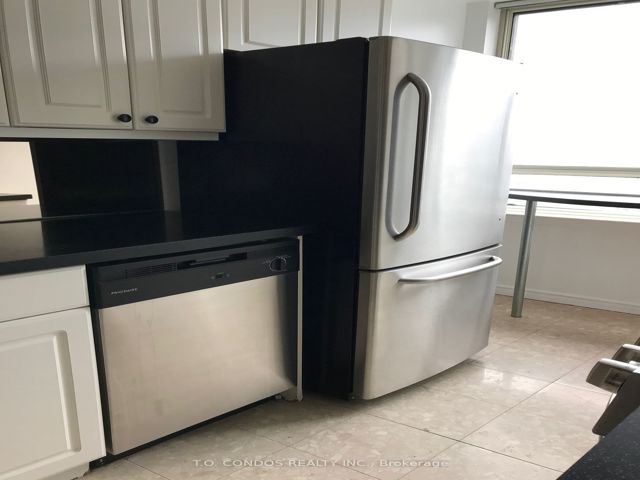 1808 - 633 Bay St