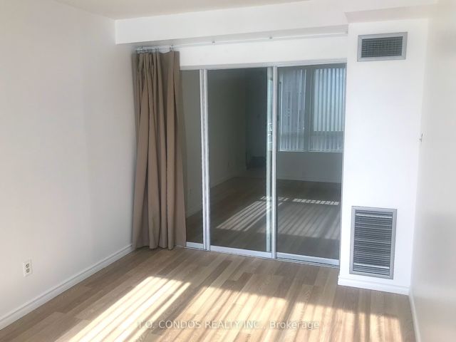 1808 - 633 Bay St
